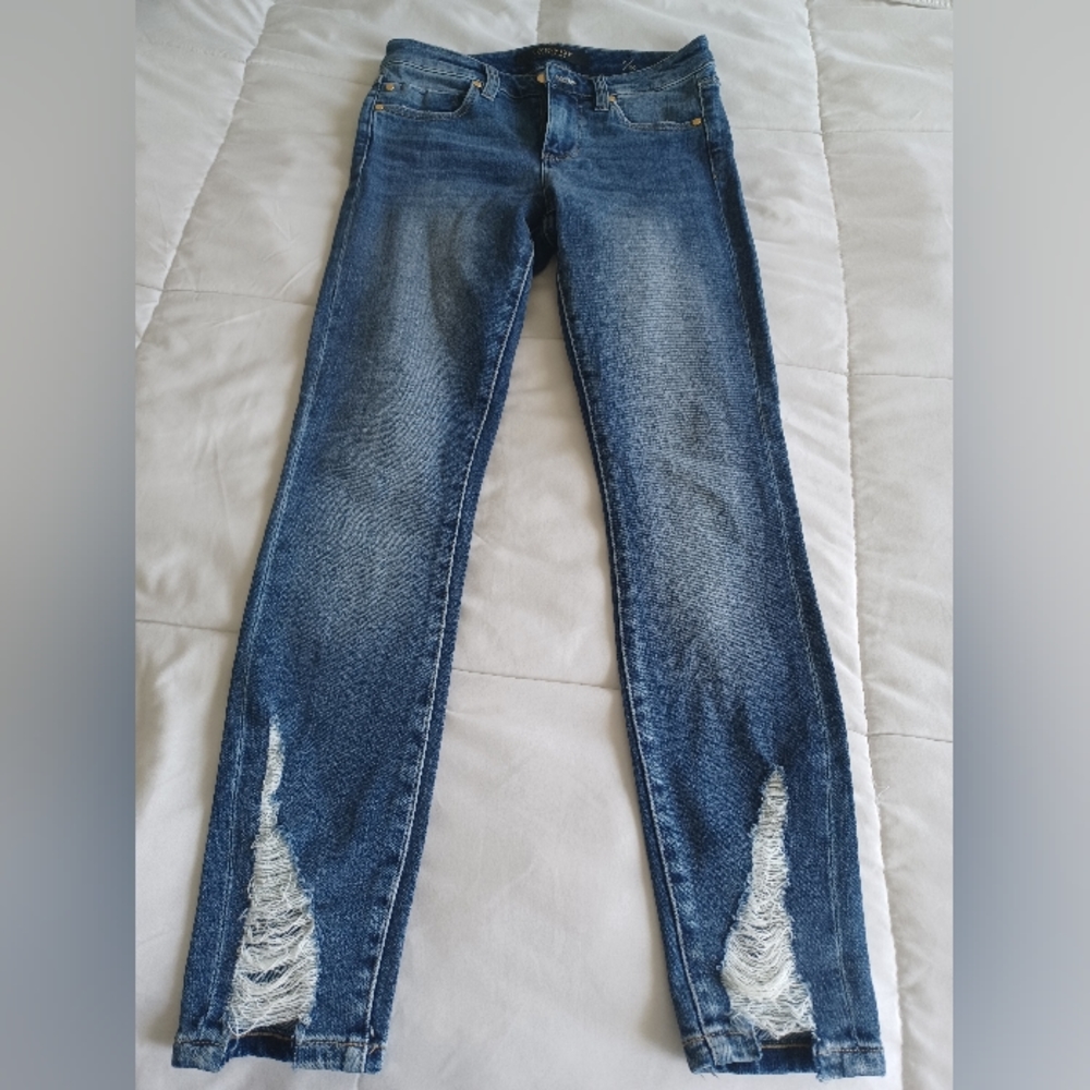Liverpool Abby Ankle Skinny Jeans with shredded hem size 2/26